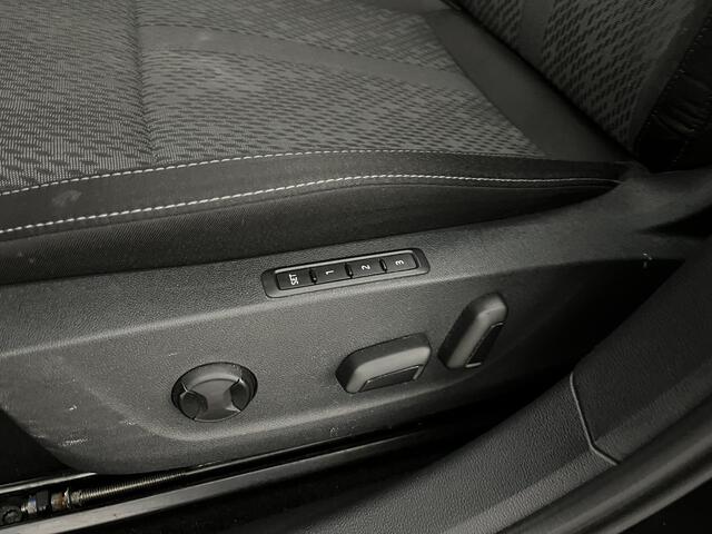 Skoda OCTAVIA Combi 1.4 TSI iV PHEV Style / AUTOMAAT/ PANO/ CAMERA/ PARK. SENSOREN/ DODE HOEK/ MEMORY SEATS/ KEYLESS/ ELEK. ACHTERKLEP/ SMARTLINK/ STOELVERWARM./ ADAPT. CRUISE/ NAVI/ CLIMA/ DAB