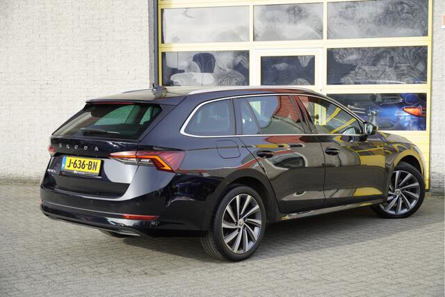 Skoda OCTAVIA Combi 1.5 TSI 150PK! First Edition BJ2020 Lmv 18" | Led V+A | Pdc | Navi | Keyless entry | Elek. achterklep | App-Connect | Virtual cockpit | Head-Up display | Dashboard verlichting | Climate control | Cruise control | Verwarmde voorstoelen | Nw-model!