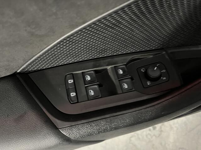 Skoda OCTAVIA Combi 1.4 TSI RS iV PHEV Business / AUTOMAAT/ 245 PK/ PANO/ TREKHAAK/ CAMERA/ PARK. SENSOREN/ HEAD UP/ CRYSTAL LIGHT./ STOELVERWARM. V & A/ DODE HOEK/ DCC/ ADAPT. CRUISE/ TRAVEL ASSIST/ SMARTLINK/ NAVI/ CLIMA/ 19" LMV