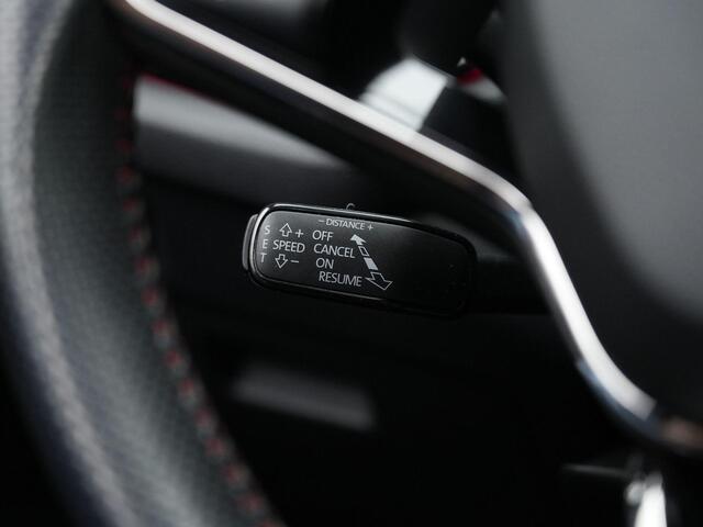 Skoda OCTAVIA Combi 2.0 TSI RS 245 pk DSG | Panoramadak | Head-up display | Matrix LED | Stuur-/stoelverwarming