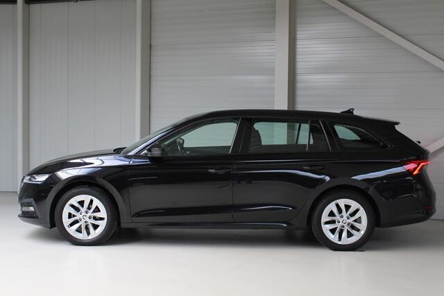 Skoda OCTAVIA Combi 1.0 e-TSI Business Edition Navigatie | Trekhaak | El. achterklep | Cruise Control | Camera