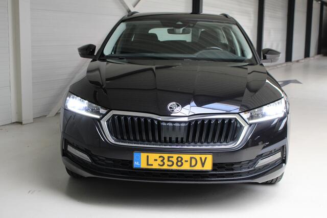 Skoda OCTAVIA Combi 1.0 e-TSI Business Edition Navigatie | Trekhaak | El. achterklep | Cruise Control | Camera