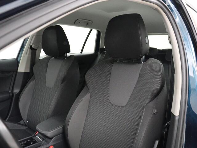 Skoda OCTAVIA 1.4 TSI iV PHEV Business Edition | Stoelverwarming | Trekhaak | Carplay | Keyless | Sfeerverlichting | Navigatie | 18'' | Full LED | Parkeerhulp | Digital Cockpit | Plug In