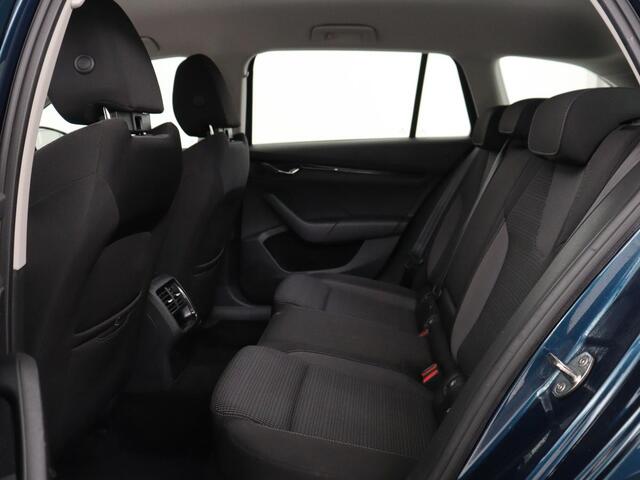 Skoda OCTAVIA 1.4 TSI iV PHEV Business Edition | Stoelverwarming | Trekhaak | Carplay | Keyless | Sfeerverlichting | Navigatie | 18'' | Full LED | Parkeerhulp | Digital Cockpit | Plug In