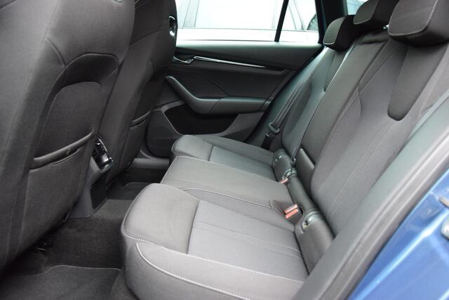 Skoda OCTAVIA Combi 1.0 e-TSI Sport Business | Org. NL | BOVAG Garantie | Virtual Cockpit | Apple Carplay/Android Auto | Sportstoelen | PDC Voor&Achter | Full LED | Navigatie |