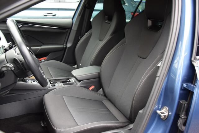 Skoda OCTAVIA Combi 1.0 e-TSI Sport Business | Org. NL | BOVAG Garantie | Virtual Cockpit | Apple Carplay/Android Auto | Sportstoelen | PDC Voor&Achter | Full LED | Navigatie |