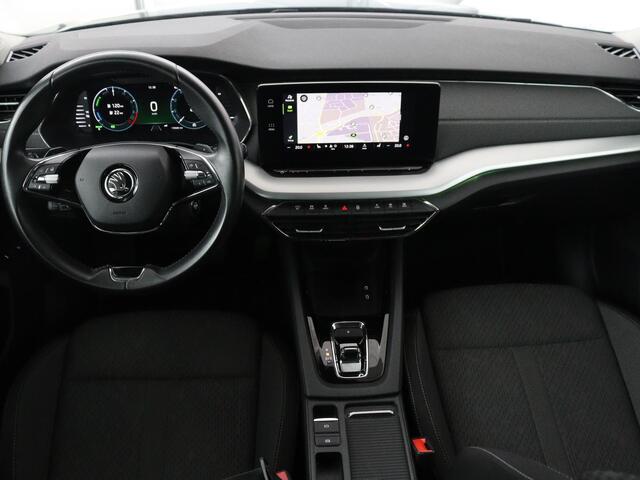 Skoda OCTAVIA 1.4 TSI iV PHEV Business Edition Plus | Stoelverwarming | Trekhaak | Camera | Adaptive cruise | Carplay | Sfeerverlichting | Navigatie | Side Assist | Stuurverwarming | Plug In