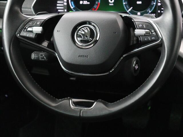 Skoda OCTAVIA 1.4 TSI iV PHEV Business Edition Plus | Stoelverwarming | Trekhaak | Camera | Adaptive cruise | Carplay | Sfeerverlichting | Navigatie | Side Assist | Stuurverwarming | Plug In