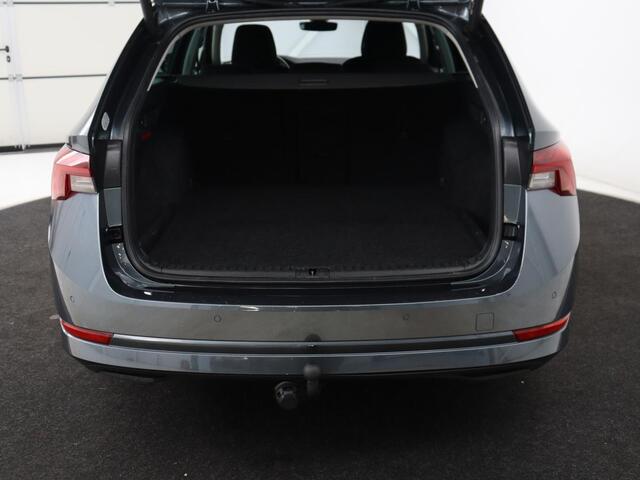 Skoda OCTAVIA 1.4 TSI iV PHEV Business Edition Plus | Stoelverwarming | Trekhaak | Camera | Adaptive cruise | Carplay | Sfeerverlichting | Navigatie | Side Assist | Stuurverwarming | Plug In