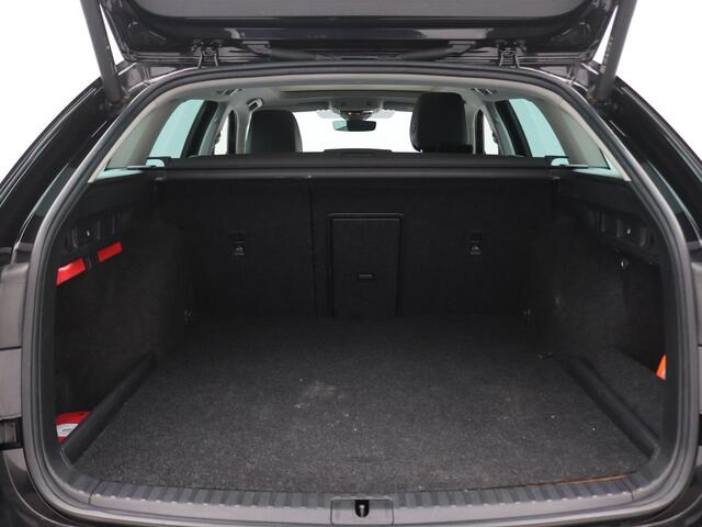 Skoda OCTAVIA Combi 1.4 TSI iV PHEV Business Edition Plus 204PK DSG Pano-Schuifdak, Leder, Trekhaak, Head-Up Display, Memorystoel, Virtual Pedal, 18" LM Velgen, Keyless, Matrix LED-Verlichting