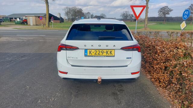 Skoda OCTAVIA Combi 1.0 e-TSI Business Edition CLIMA/NAVI/AUTOMAAT BJ 2021