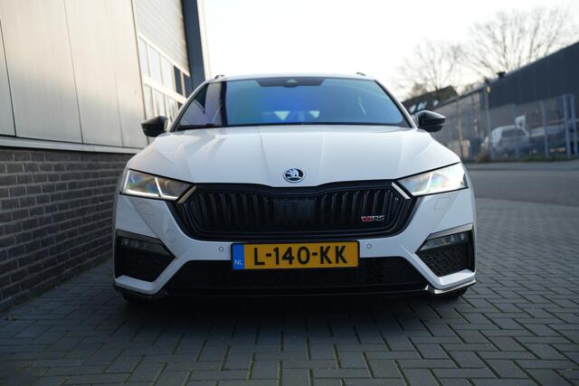 Skoda OCTAVIA Combi 2.0 TSI 245 pk RS Matrix-Led/ Pano-Dak/ Kuipstoelen/ Adapt.Cruise/ Adapt. Onderstel/ Carplay/ Keyless/ Camera/ 19''LMV