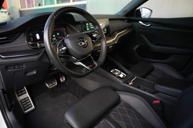 Skoda OCTAVIA Combi 2.0 TSI 245 pk RS Matrix-Led/ Pano-Dak/ Kuipstoelen/ Adapt.Cruise/ Adapt. Onderstel/ Carplay/ Keyless/ Camera/ 19''LMV