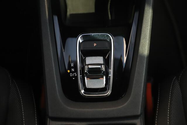 Skoda OCTAVIA Combi 1.0 e-TSI Sport Business 110PK Automaat Trekhaak Sportstoelen Navigatie Carplay Android Airco Cruise Control LED Rijstrooksensor Parkeersensor