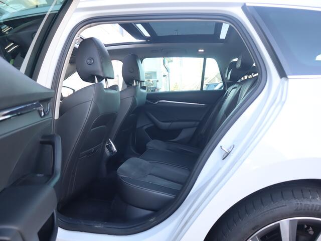 Skoda OCTAVIA Combi 1.4 TSI iV PHEV Business Edition / Pano / Matrix LED / 4x Stoelverwarming / Stuurverwarming