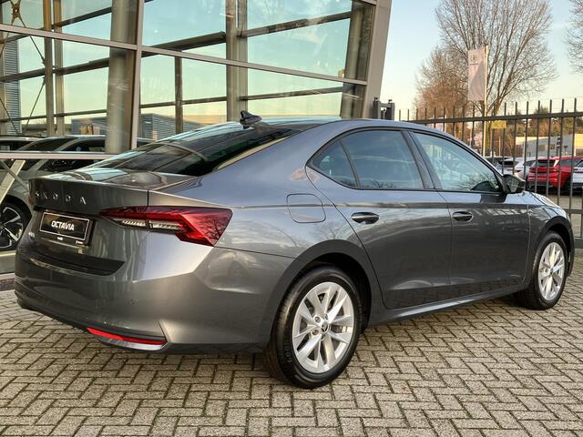 Skoda OCTAVIA Business Edition 1.5 TSI DSG | Automaat | Navigatie | Adaptieve cruise control | Apple Carplay/Android Auto | 17" lichtmetalen velgen |