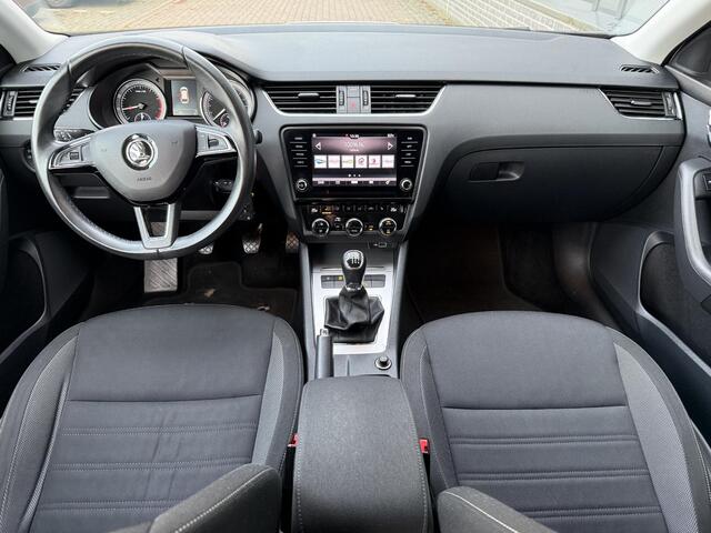 Skoda OCTAVIA Combi 1.0 TSI Greentech Business Edition / Stoel Verwarming / Cruise / Navigatie / Apple Carplay&Android Auto / Parkeersensoren V+A /