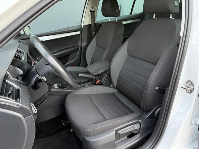 Skoda OCTAVIA Combi 1.0 TSI Greentech Business Edition / Stoel Verwarming / Cruise / Navigatie / Apple Carplay&Android Auto / Parkeersensoren V+A /