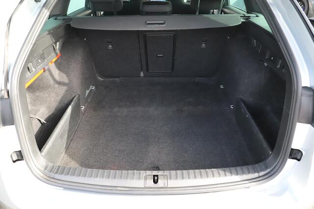 Skoda OCTAVIA Combi 1.0 e-TSI Sport Business Automaat Sportstoelen 17 inch LMV Navigatie Clima Adaptive Cruise Sfeerverlichting