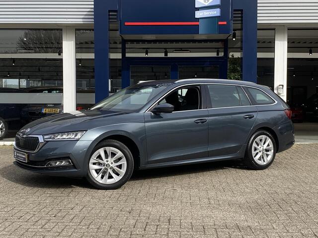 Skoda OCTAVIA Combi 1.0 e-TSI Ambition / Automaat / Adaptieve Cruise-Control / Head-Up Display / Stuur-/Stoelverwarming / Trekhaak / LED / Keyless / Elektr.-Achterklep / Draadloze-Telefoonlader / Apple-Carplay & Android-Auto / Climate-Control / DAB Radio-Bluetooth / Na