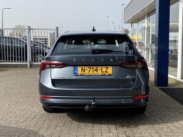 Skoda OCTAVIA Combi 1.0 e-TSI Ambition / Automaat / Adaptieve Cruise-Control / Head-Up Display / Stuur-/Stoelverwarming / Trekhaak / LED / Keyless / Elektr.-Achterklep / Draadloze-Telefoonlader / Apple-Carplay & Android-Auto / Climate-Control / DAB Radio-Bluetooth / Na