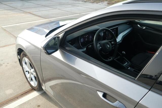 Skoda OCTAVIA Combi 1.5 TSI Edition | TREKHAAK | 17" GEMINI VELGEN | APPLE CAR PLAY | 'SUNSET'