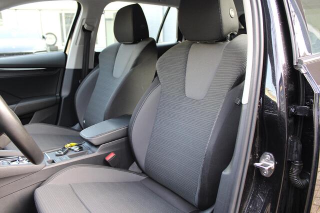 Skoda OCTAVIA Combi 1.0 e-TSI Business Edition LED - Stoelverwarming