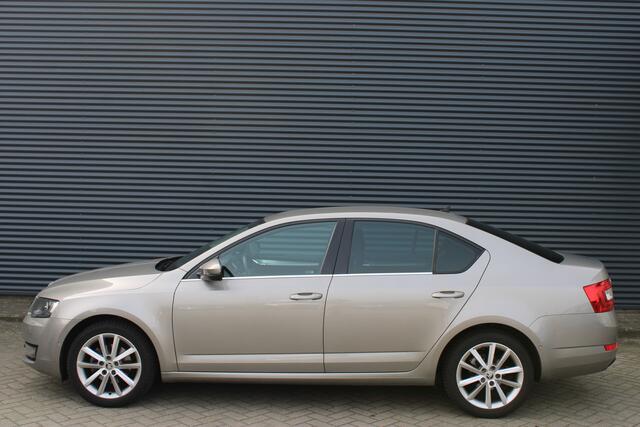 Skoda OCTAVIA 1.4 TSI Greentech Style Business Trekhaak Xenon CarPlay Canton