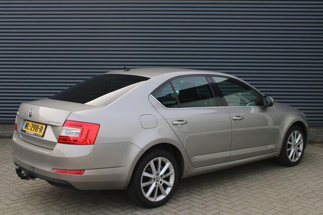 Skoda OCTAVIA 1.4 TSI Greentech Style Business Trekhaak Xenon CarPlay Canton