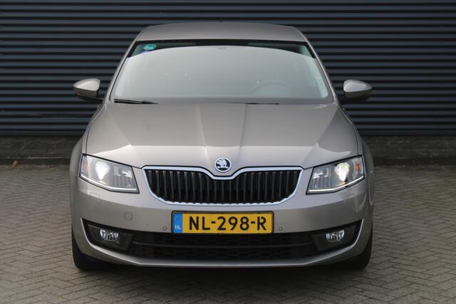 Skoda OCTAVIA 1.4 TSI Greentech Style Business Trekhaak Xenon CarPlay Canton
