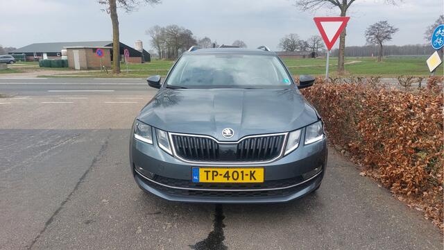 Skoda OCTAVIA Combi 1.0 TSI Greentech Style Business CLIMA/NAVI/DSG BJ 2018
