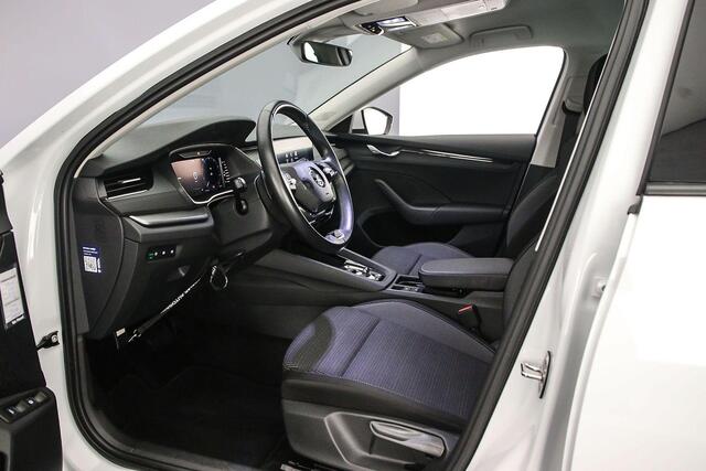 Skoda OCTAVIA Combi Business Edition 1.4 TSI PHEV 204pk DSG Automaat Trekhaak, Navigatie, Parkeersensoren, Cruise control, Elektrische achterklep, LED koplampen, App connect