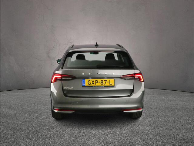 Skoda OCTAVIA Combi 1.5 TSI Edition 115pk Trekhaak, Cruise control, Voorstoelen verwarmd, Parkeersensoren, Stuurwiel verwarmd, Led verlichting, Airco, DAB