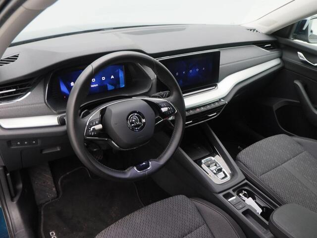 Skoda OCTAVIA Combi 1.0 e-TSi 110 Pk Business Edition Plus | Stoel/Stuur Verwarming | Adaptive Cruise | Climatronic | CarPlay | Navigatie | 17 Inch | 55.133 Km !!