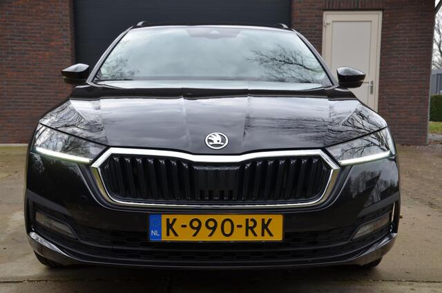 Skoda OCTAVIA Combi 1.0 e-TSI Business Edition Automaat/Navi/Pdc/Ecc/Stuurverwarming/Cruise control adaptief/Extra getint glas/Apple Carplay/Android Auto/Digitaal dashboard/17-Inch Lmv