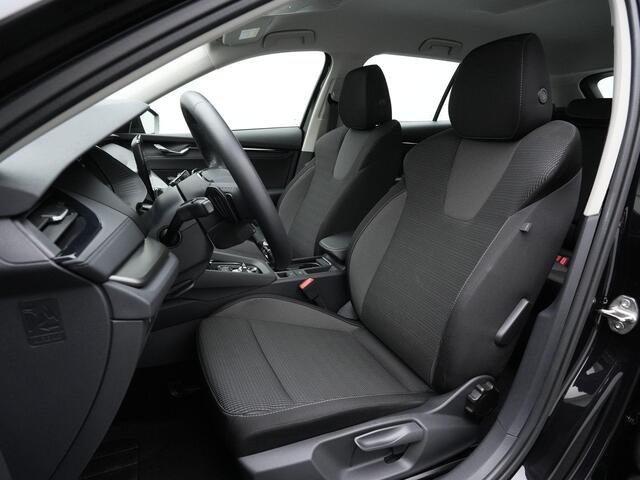 Skoda OCTAVIA Combi 1.4 TSI iV 204 pk PHEV Business Edition | Navigatie | Carplay | Parkeersensoren achter | 2-zone Climatronic