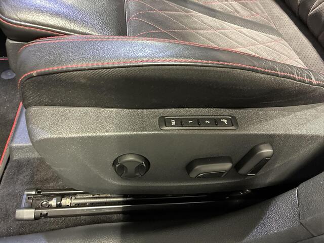 Skoda OCTAVIA Combi 1.4 TSI 245pk DSG RS iV PHEV Business · Panoramadak · CANTON Audio 3 Elek. Voorstoelen · Camera · Head-Up · Dodehoek Detectie · 19'' Inch ·