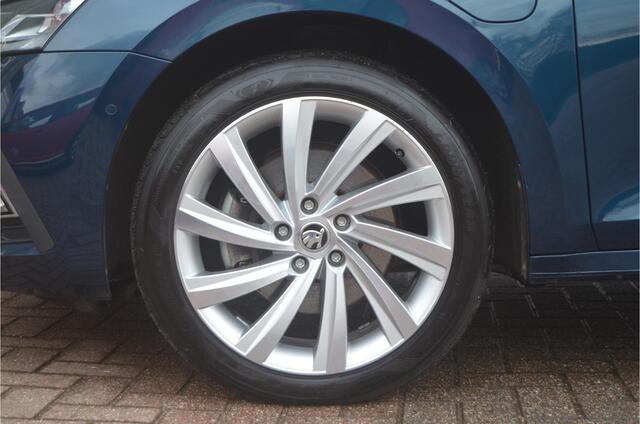 Skoda OCTAVIA Combi 1.4 TSI iV PHEV Business Edition Plus leder trekhaak 12 mnd. gar.
