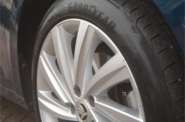 Skoda OCTAVIA Combi 1.4 TSI iV PHEV Business Edition Plus leder trekhaak 12 mnd. gar.