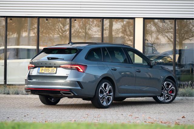 Skoda OCTAVIA Combi 1.4 TSI RS iV PHEV Business | Pano | ACC | Matrix LED | Elek. Achterklep | Stoel- Stuurverw. | Dodehoek