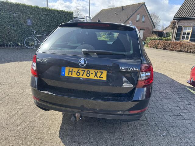 Skoda OCTAVIA Combi 1.5 TSI Greentech Sport Business Automaat B