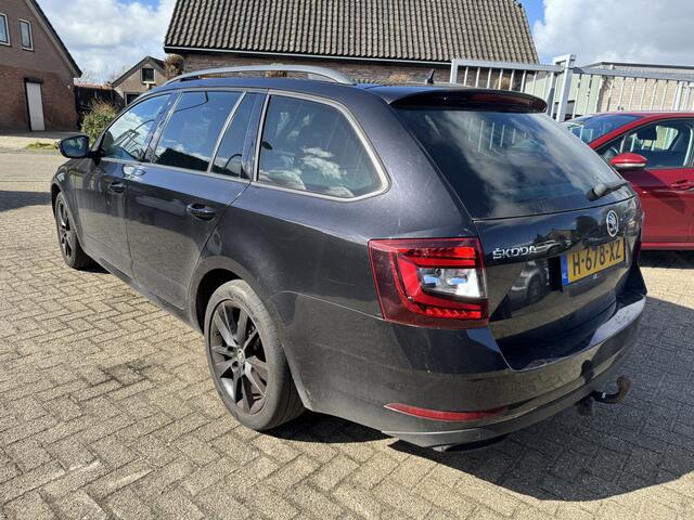 Skoda OCTAVIA Combi 1.5 TSI Greentech Sport Business Automaat B