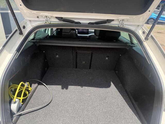 Skoda OCTAVIA Combi 1.4 TSI iV PHEV Sportline Bj 2022,Navi,18inch,Cruise,Pdc 204pk