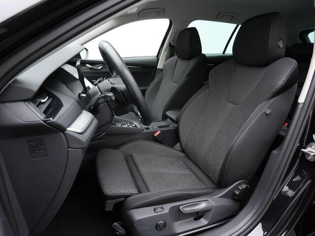 Skoda OCTAVIA Combi 1.4 TSI iV 204 pk PHEV Ambition | Matrix LED | Stuur-/achterbankverwarming | Achteruitrijcamera