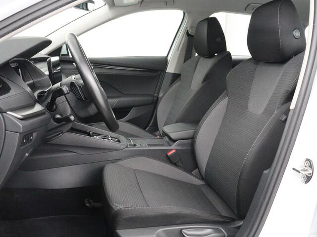 Skoda OCTAVIA 1.4 TSI iV PHEV Business Edition | Adaptive cruise | Stuurverwarming | Carplay | Navigatie | Parkeerhulp | Full LED | Climate control | Plug In