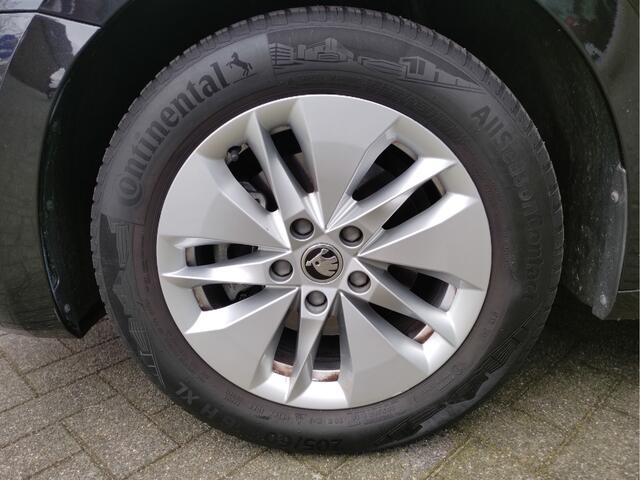Skoda OCTAVIA Combi 1.0 TSI Business Edition Trekhaak - Getinte ruiten - Dealer onderhouden - NL auto