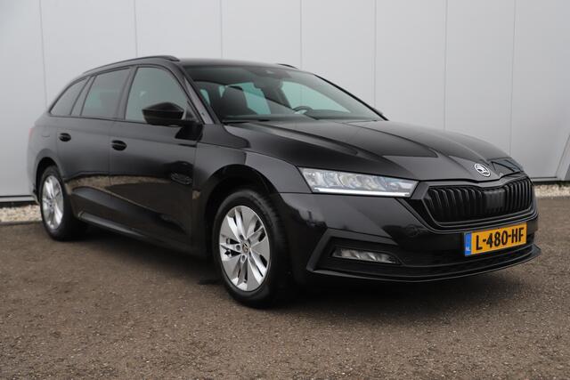 Skoda OCTAVIA Combi 1.0 e-TSI Sport Business Automaat Sportstoelen 16 inch LMV Navigatie Clima Adaptive Cruise Sfeerverlichting Carplay Android PDC