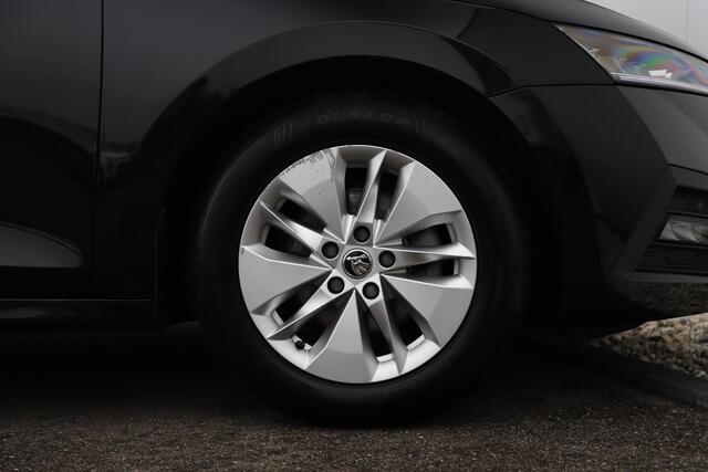 Skoda OCTAVIA Combi 1.0 e-TSI Sport Business Automaat Sportstoelen 16 inch LMV Navigatie Clima Adaptive Cruise Sfeerverlichting Carplay Android PDC