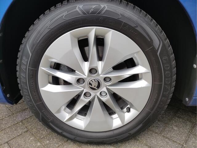 Skoda OCTAVIA Combi 1.0 TSI Business Edition Trekhaak - Getinte ruiten - Dealeronderhouden - NL auto