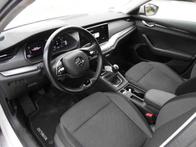 Skoda OCTAVIA Combi 1.0 TSI Business Edition